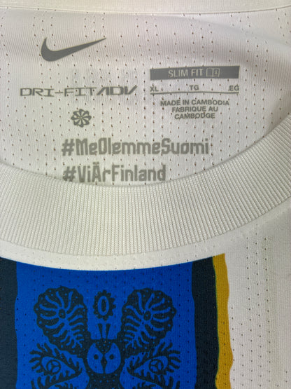 Suomi 2025 Kotipaita - #20 Pohjanpalo - (XL) - 10/10 *tägeillä* - Pelaajaversio